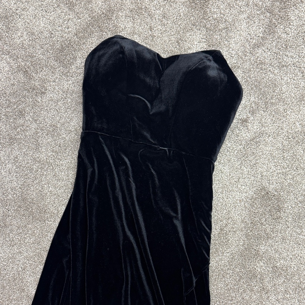 Azazie Elegant Black Velvet Strapless Dress